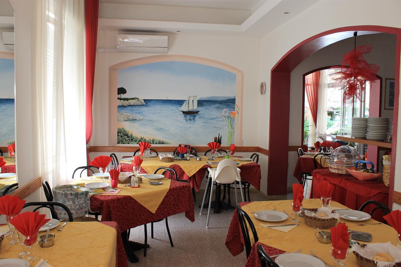 Hotel Susanna Rimini Kültér fotó