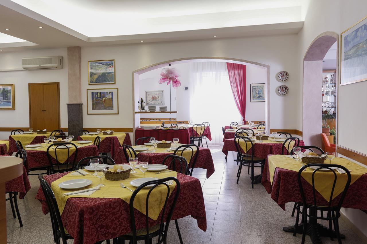 Hotel Susanna Rimini Kültér fotó