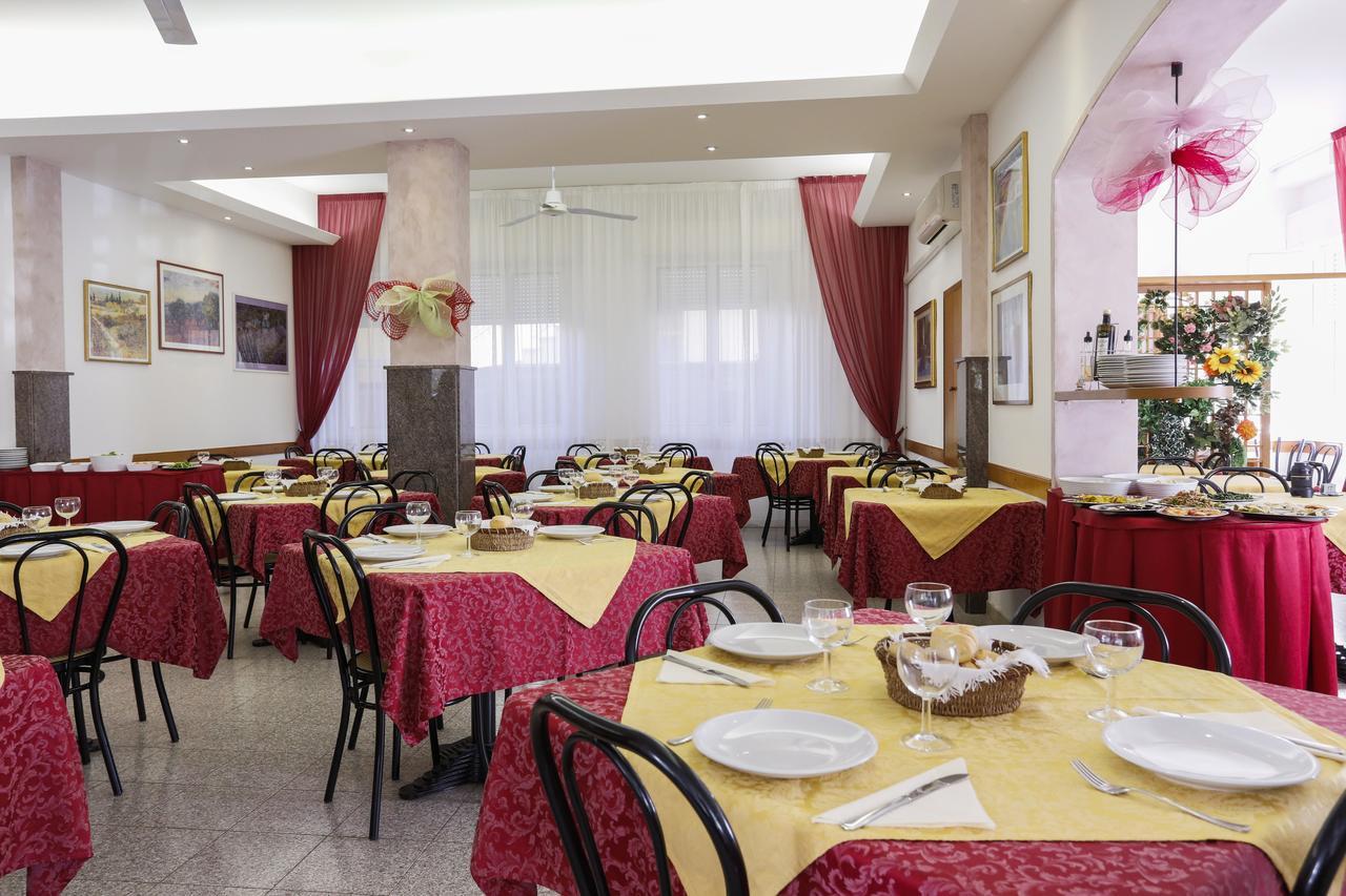 Hotel Susanna Rimini Kültér fotó
