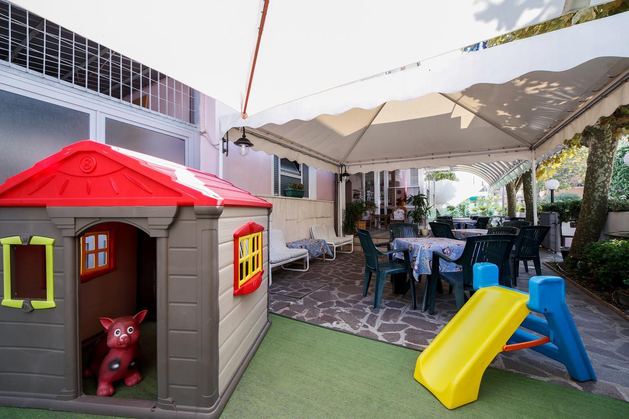 Hotel Susanna Rimini Kültér fotó