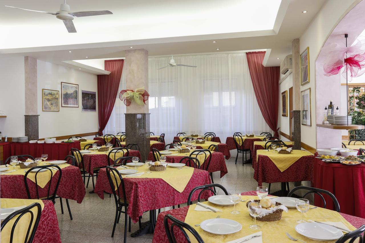 Hotel Susanna Rimini Kültér fotó